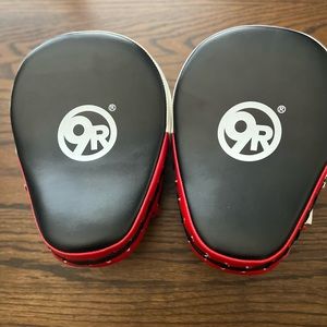9Round punching mitts